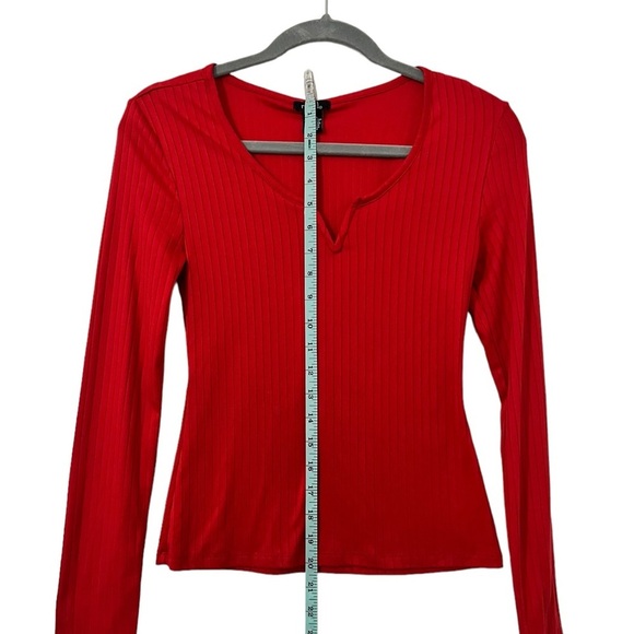 Red Women’s Ribbed Long Sleeve Top. NWOT. Size small. - Picture 4 of 5